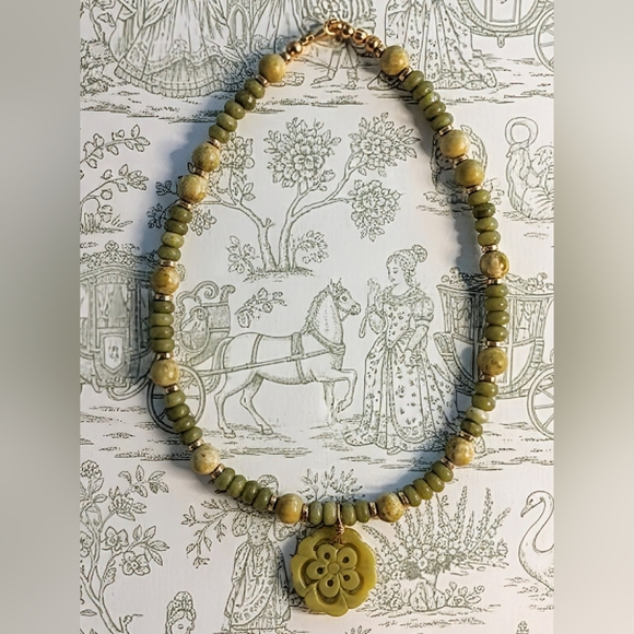 Natural Green Jade Necklace Choker And Flower  Pendant - Picture 1 of 8